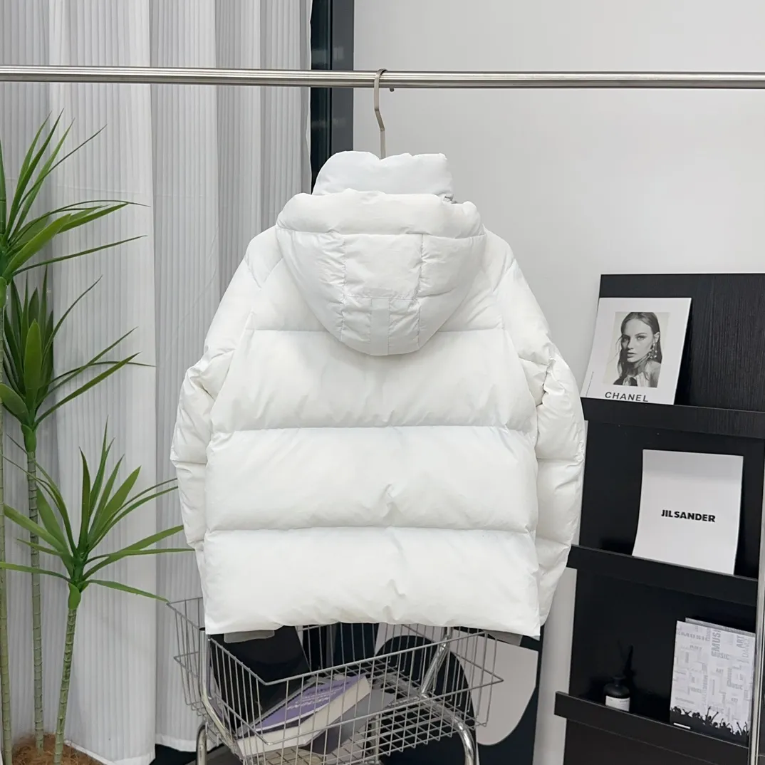 P760 [Beichen White] Style number: Y109 𝘾𝘼𝙉𝘼𝘿𝘼 𝙂𝙊𝙊𝙎𝙀/Canada Goose 2602LB1 Capsule Series Macaron Parka Size: XS S M Down: National standard 80% white duck down, light weight and strong warmth retention. Fabric: Made of soft EnduraLuxe fabric imported from DuPont, CORDURA, USA, which enhances the durability of easy-to-wear parts, is lightweight and durable; the liner is made of 400T anti-velvet gallbladder, which is comfortable, soft and non-velvet.